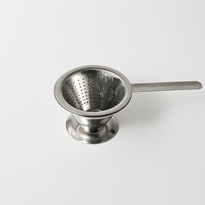 Tea strainer with slop cup