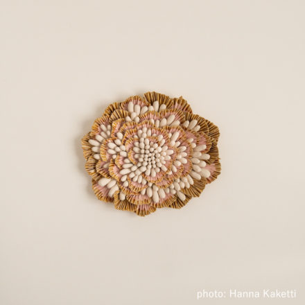 Ceramic flowers - Hunajainen