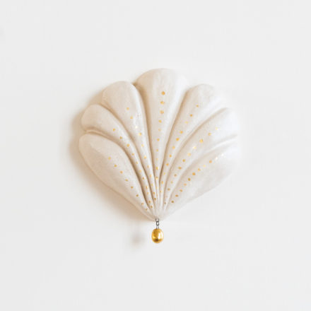 Hiljaiselo - Shell with pearl