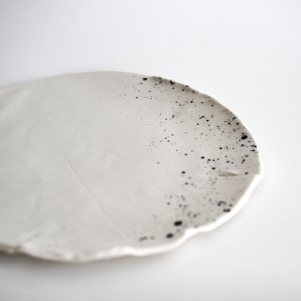 White Plate 25cm - crack details